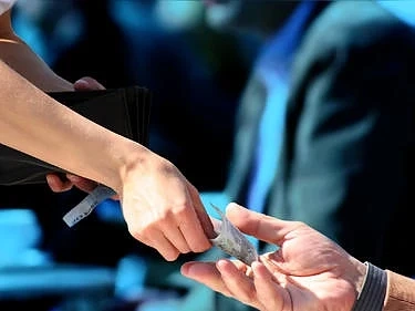 Румъния слага данък на бакшишите