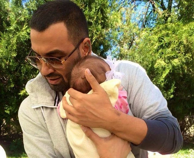 Първо в Скандал. Азис гушка внучето на Катето Евро