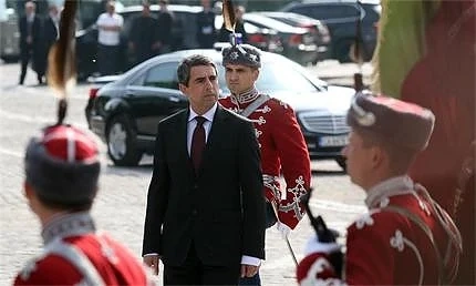 Президентът: Народът обича армията си
