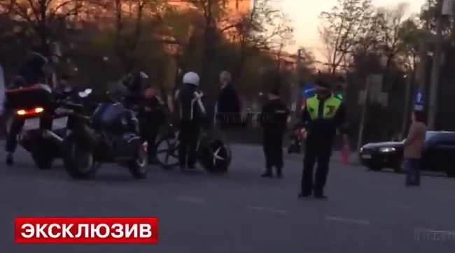Кола на Путин блъсна колоездач 