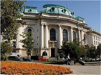 Монголия плаща дълга си към нас със студенти