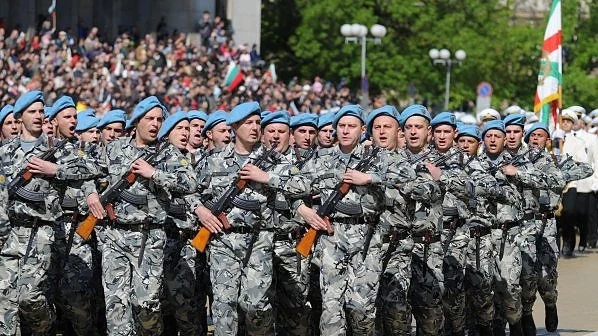 Половината българи не биха се сражавали за родината