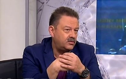 Митко Цонев с часовник-водомер на ръката