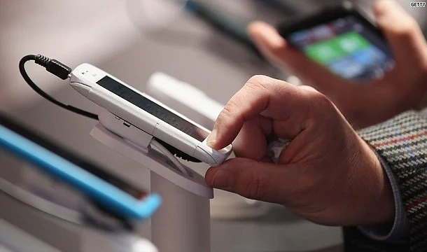 Пробутват ни рециклирани GSM-и за нови