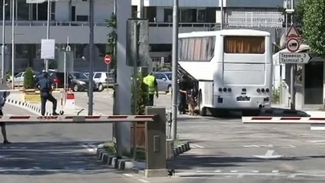 Протест с автобуси срещу монопола на летищата в Бургас и Варна