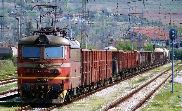 Влак избухва в тунел пред очите на Бойко Борисов