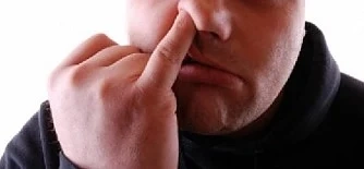 Учен ще доказва, че бъркането в носа е полезно