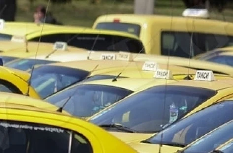 Метрото взе клиентите на такситата