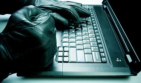 Съдят хакери крадящи интимни снимки от интернет 