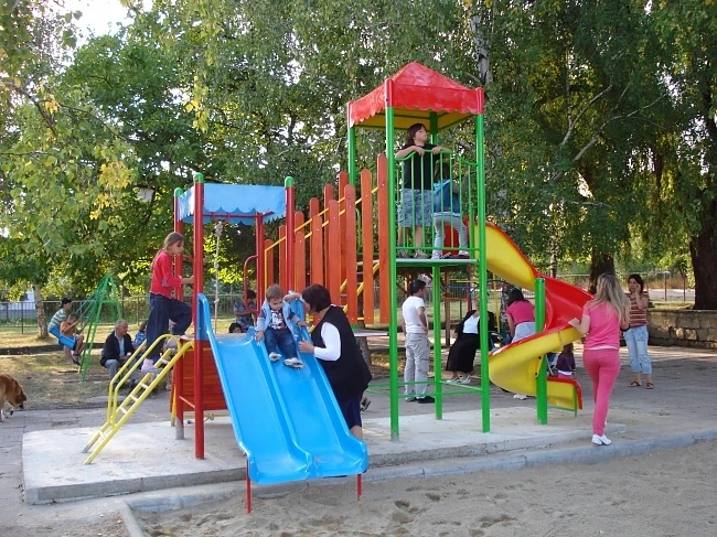 Намериха живак на детска площадка в София
