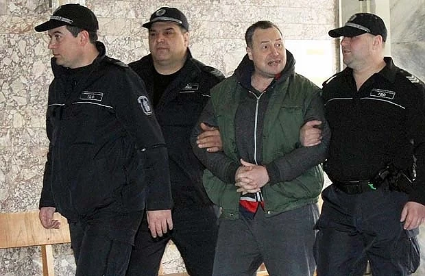 Стрелецът от Лясковец гърмял по баретите с патрони за диви прасета
