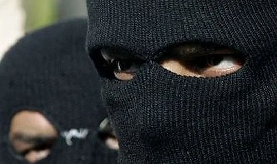 Бандити открили огън в \