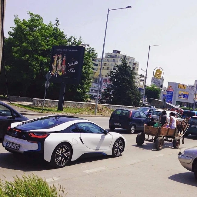 Каруци и луксозни автомобили в родна България