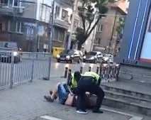 Полицай преби мъж заради неправилно паркиране