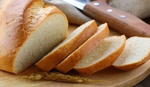  Продават ни хляб с фасове и метални отломки