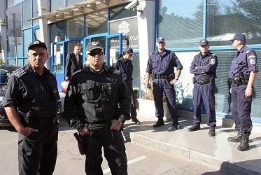 Наплив за пенсиониране на полицаи и военни