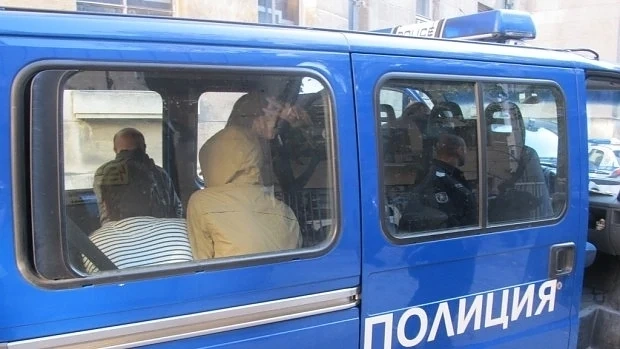 ДАНС и МВР задържаха трима каналджии на имигранти