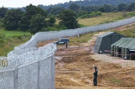 Ремонтират оградата на границата с Турция
