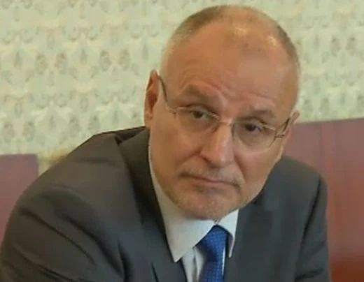 Кандидатът за БНБ мълчи и бяга от медиите