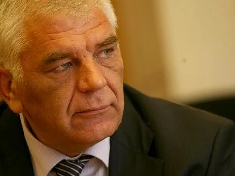 Пращат Ваньо Танов да се справи с проблемите на \
