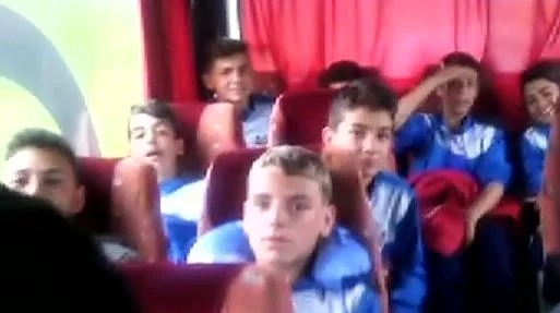 Деца прекарали 48 часа в автобус, почти без храна