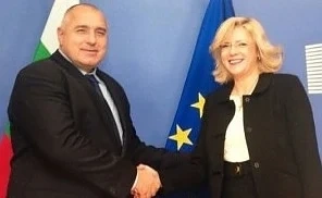 Еврокомисар Корина Крецу пристига в София