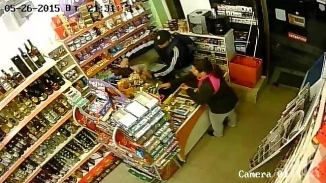 Крадци опряха пистолет в главата на продавачка в София
