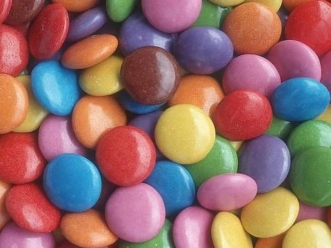 Появиха се  бонбони с псувни на пазара