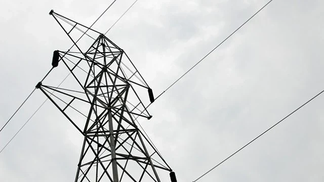 Дете падна от електрически стълб и загина
