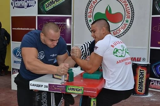 България спечели три златни медала по канадска борба