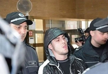 Охранителят от мола във Варна остава зад решетките
