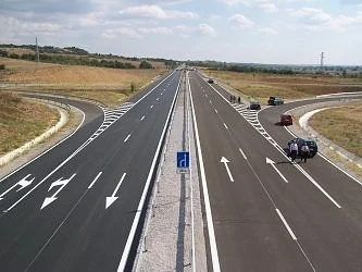 Джигити се подгониха по новата магистрала \