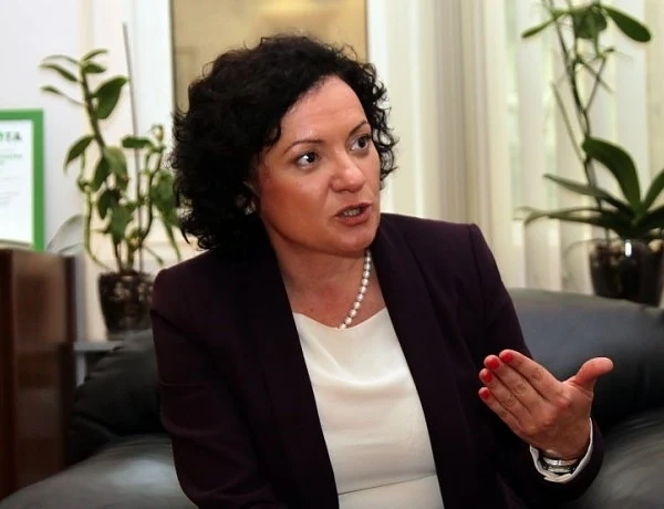 Министър Ивелина Василева с двойни стандарти