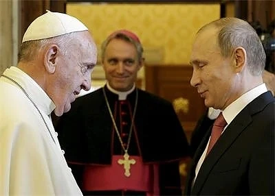 Папата чака Путин 1 час