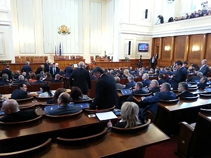 НС одобри въвеждането на еднодневни трудови договори