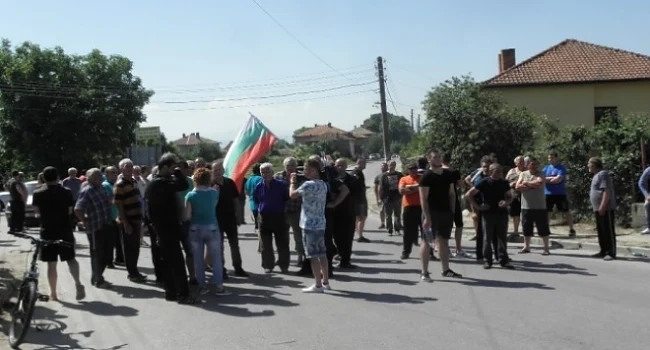 Ромите от Гърмен не желаят да събарят незаконните си къщи