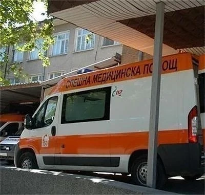 Мъж и жена пострадаха в тежка катастрофа на булевард \