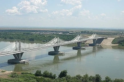 1,1 млн. коли и камиони минали през Дунав мост 2