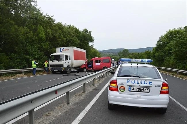 Двама загинали и 19 ранени при катастрофи през изминалото денонощие