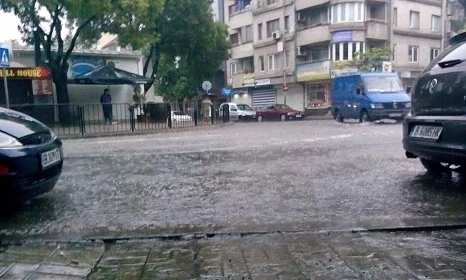 Силни гръмотевични бури и градушки