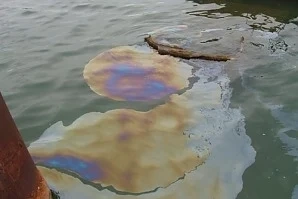 Тонове гориво се изляха край Бургас. Пътят Долно Езерово – Братово е затворен