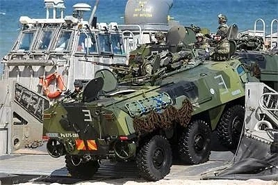 НАТО обсъжда разполагането на тежка техника в Източна Европа
