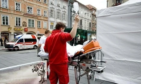 Автомобил се вряза в група хора в Австрия. Трима са загинали, има и ранени