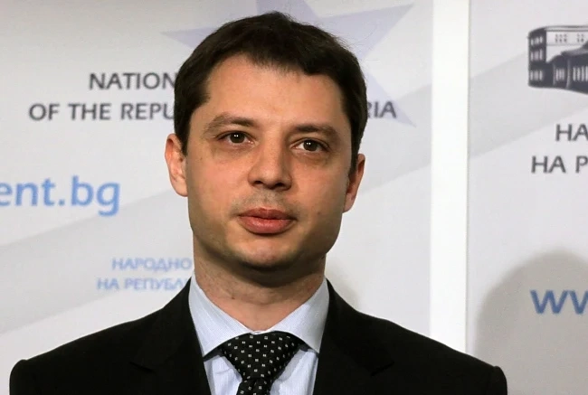 Добрев поиска да се извадят на светло депутатите, които имат бизнес със \