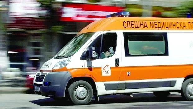 Мъж наряза майка си с резачка заради кавга с комшия