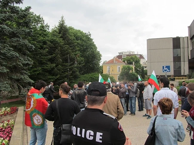 Строителен контрол и полицейски служители влязоха в Гърмен