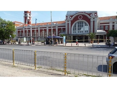 Отцепиха ЖП-гарата във Варна заради забравена чанта