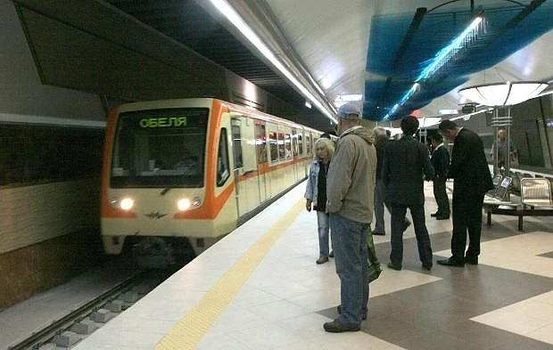 Аварирала мотриса бави столичното метро