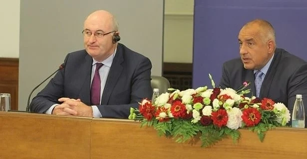 Еврокомисарят Фил Хоган: Няма да има удължаване на селската програма