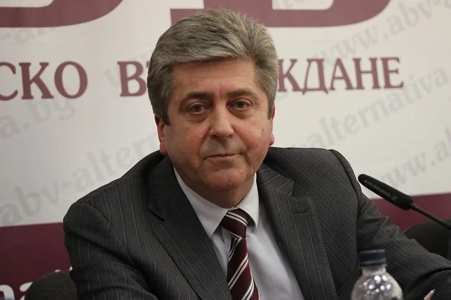 Първанов заплаши коалицията заради референдумите